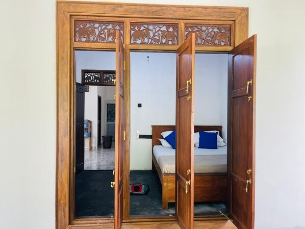 2 bedrooms, WiFi, bed sheets - The Korea inn (Weligama)