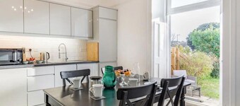 Lovely Villa 2 King 2 Double 2 Single 1bunk Beds