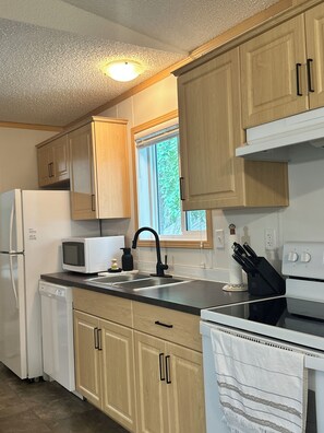 Fridge, microwave, oven, stovetop - Cozy Getaway Cabin at Crooked Lake: Walking Distance to the Beach (Melville Beach)