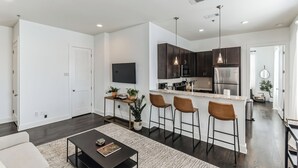Condo, 1 Katil Raja (King), Kitchen, City View (Midtown Music City) | Dapur peribadi