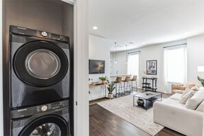 Condo, 1 King Bed, Kitchen, City View (Midtown Music City) | Interior - Midtown Music City (Nashville)