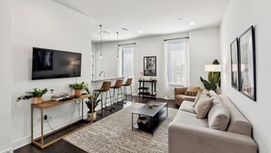 Condo, 1 King Bed, Kitchen, City View (Midtown Music City) | Living area | 50-inch flat-screen TV with digital channels - Midtown Music City (Nashville)