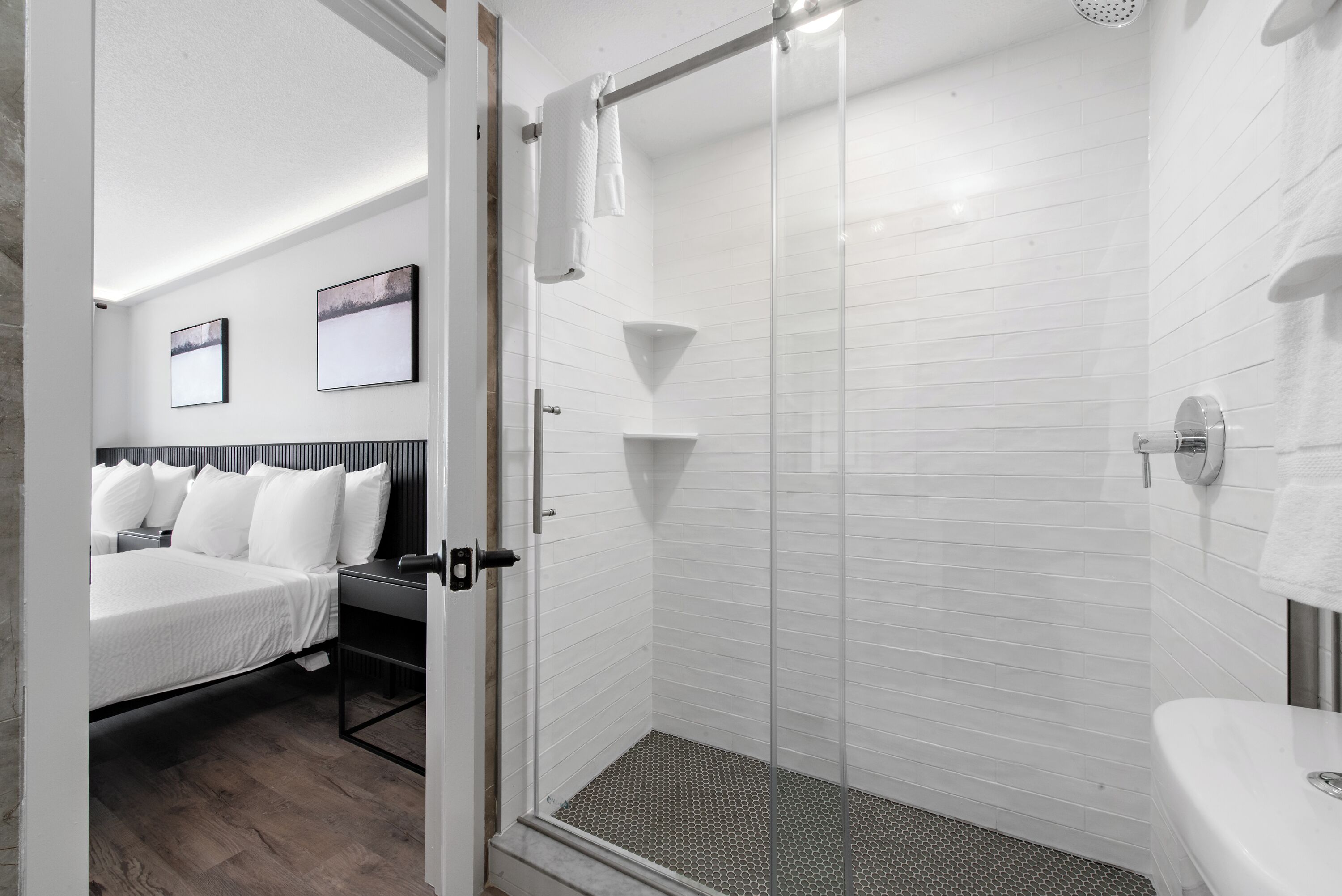 Haartrockner, Handtücher, Seife, Shampoo