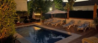 Lovely 10-bed Villa With Private Pool & Garden