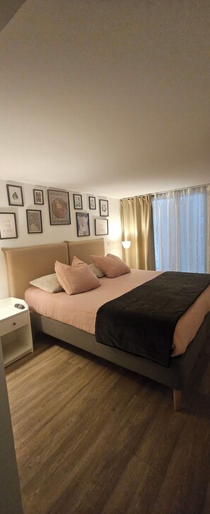 1 dormitori, planxa i posts de planxar, wifi i roba de llit 