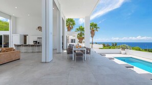 Outdoor dining - Villa Sunset Bliss - Coral Estate Resort (Sint Willibrordus)