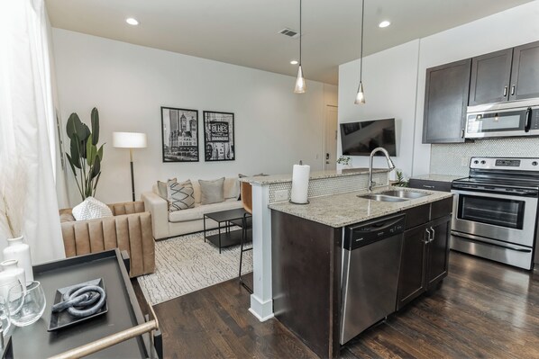 Condo, 1 King Bed, Kitchen, City View (Park Place) | Private kitchen | Fridge, microwave, oven, stovetop