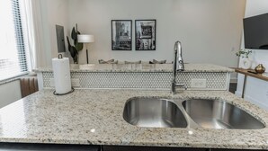 Condo, 1 très grand lit, cuisine, vue sur la ville (Park Place) | Cuisine privée