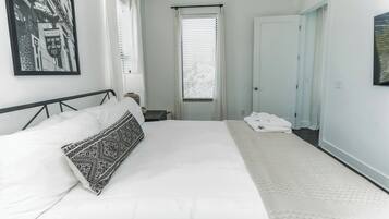 Lägenhet - 1 kingsize-säng - kök - utsikt mot staden (Park Place) | 1 sovrum, individuell inredning, unika möbler och sängkläder