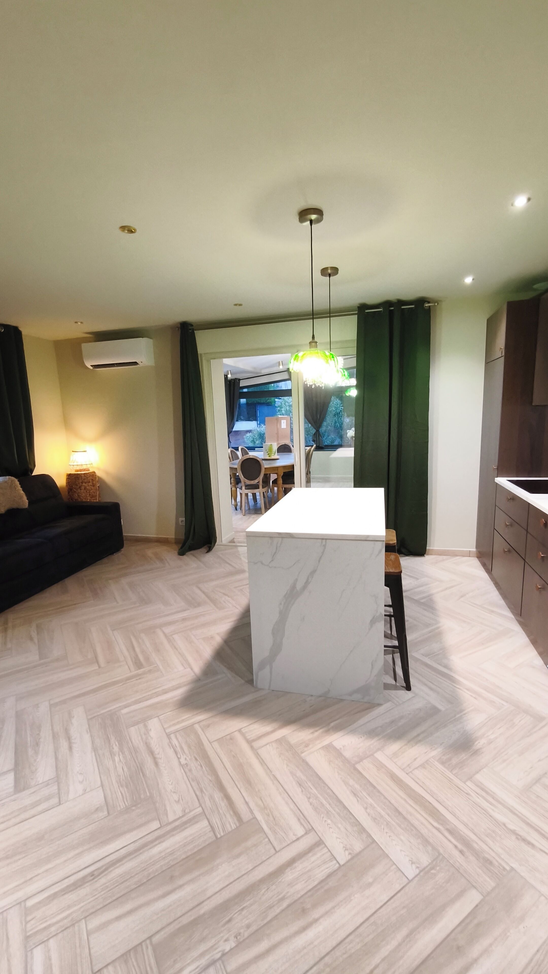Smart TV, table tennis
