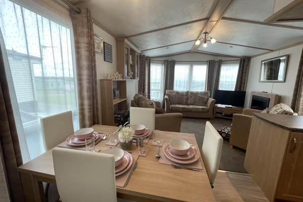 Cabin | Dining