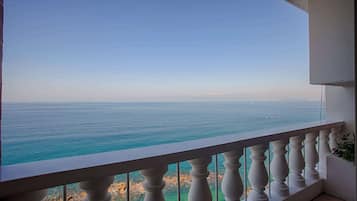 Caja de seguridad en la habitación y cortinas blackout