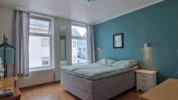 Cortinas blackout, tabla de planchar con plancha y wifi gratis
