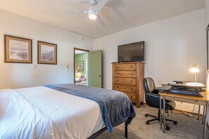 3 habitaciones, escritorio, tabla de planchar con plancha y wifi gratis