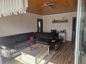 Living area - 70qm 3,5 Zimmer Wohnung mit Balkon Nähe Movie Park Veltins Arena (Gladbeck)