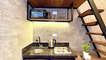 Frigobar, microondas, horno, tostadora