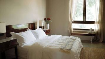 2 bedrooms, desk, iron/ironing board, travel cot