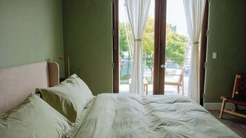 2 bedrooms, iron/ironing board, travel cot, WiFi