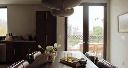 West Hollywood Gem: Stylish 2-Bedroom Apartment