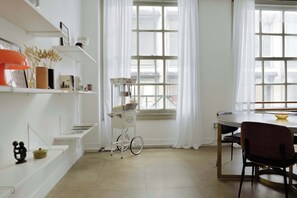 Interior - Cozy Loft in Downtown LA (Los Angeles)