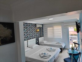 Premium bedding, desk, free WiFi