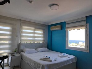 Standard Double Room, Bay View | Premium bedding, desk, free WiFi - Dafne Butik Pansiyon (Karaburun)