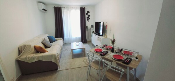 Smart TV - Trois Pièces au Cœur D'antibes ! Avec Parking a Disposition pas Loin de la Plage (Antibes)