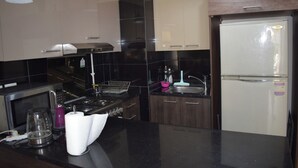 Chalet | Dapur pribadi | Lemari es, microwave, oven, dan ketel listrik