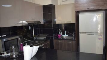 Nhà gỗ | Bếp riêng | Tủ lạnh, lò vi sóng, lò nướng, ấm điện