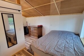 1 bedroom, WiFi, bed sheets - FLY8MA Pilot Lodge: Cozy Runway-Side Cabin (Houston)