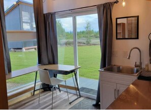 Interior - FLY8MA Pilot Lodge: Cozy Runway-Side Cabin (Houston)