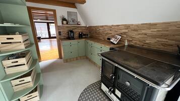 KylskÄp, mikrovÄgsugn, ugn och spishÀll