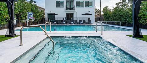 Bañera de hidromasaje exterior