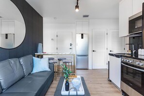 Apartment, 3 Bedrooms, Ensuite | Living room | 50-inch LED TV with digital channels, books - Lux Retreat By Renzzi (Miami)