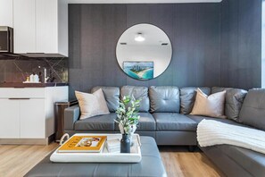 Living room - Lux Retreat By Renzzi (Miami)