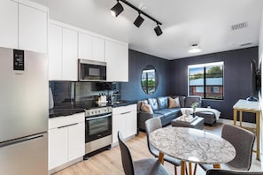 Familienapartment, 2 Schlafzimmer, mit Bad | Esszimmer
