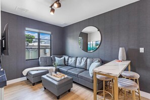 Living room - Lux Retreat By Renzzi (Miami)