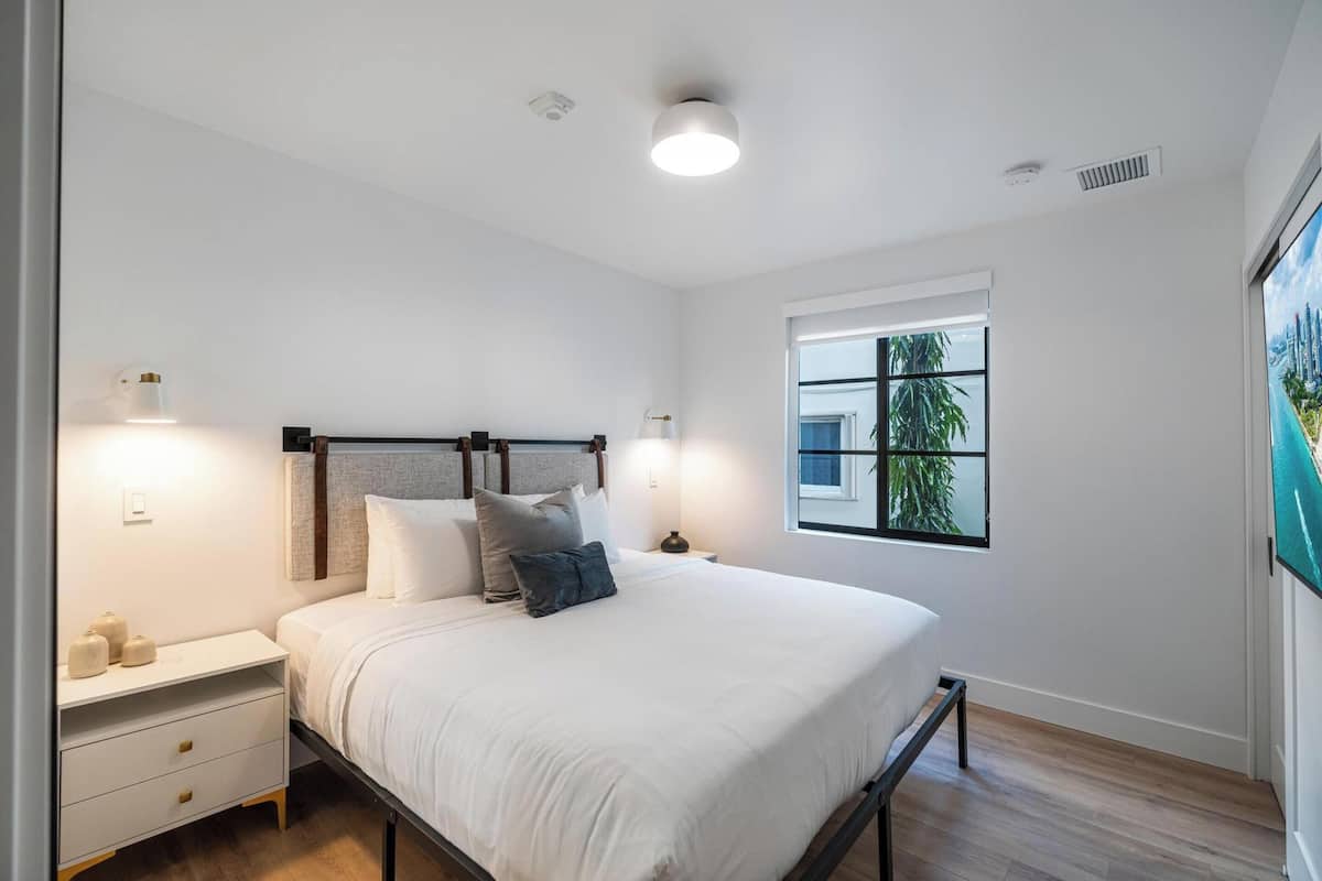 Apartemen, 2 kamar tidur (Ensuite) | 2 kamar tidur, didekorasi berbeda-beda, dan tirai kedap cahaya