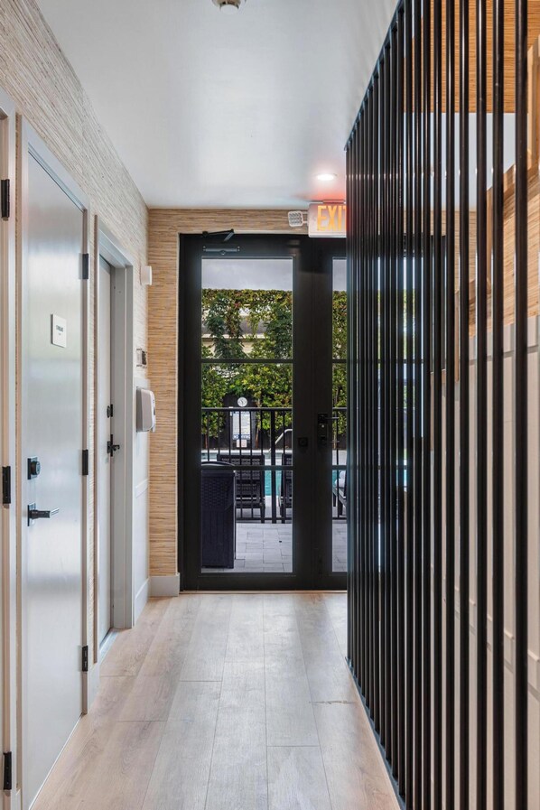 Interior - Lux Retreat By Renzzi (Miami)