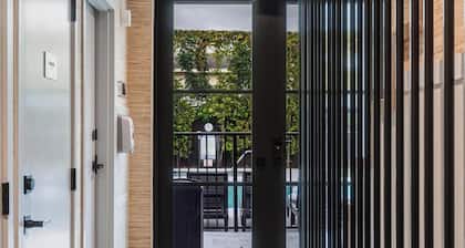 Lux Retreat By Renzzi