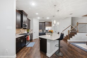 Fridge, microwave, oven, stovetop - 3-Story Luxury: Webster's Finest (Webster)