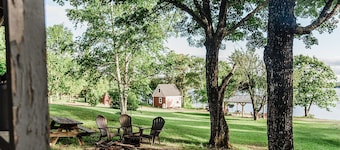 Portage Lakeside Cabins, The Bird's Nest
