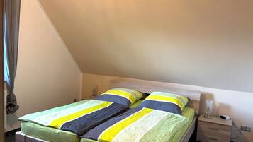 2 Schlafzimmer, Reisekinderbett, WLAN, Bettwäsche