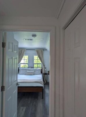 1 bedroom - Oasis on Quiet Street (Detroit)