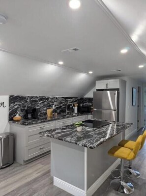 Private kitchen - Oasis on Quiet Street (Detroit)