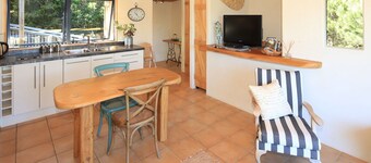 La Maisonette Summary