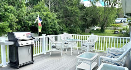 Charming 3-bedroom ranch 1 minute from Mohegan Sun.
