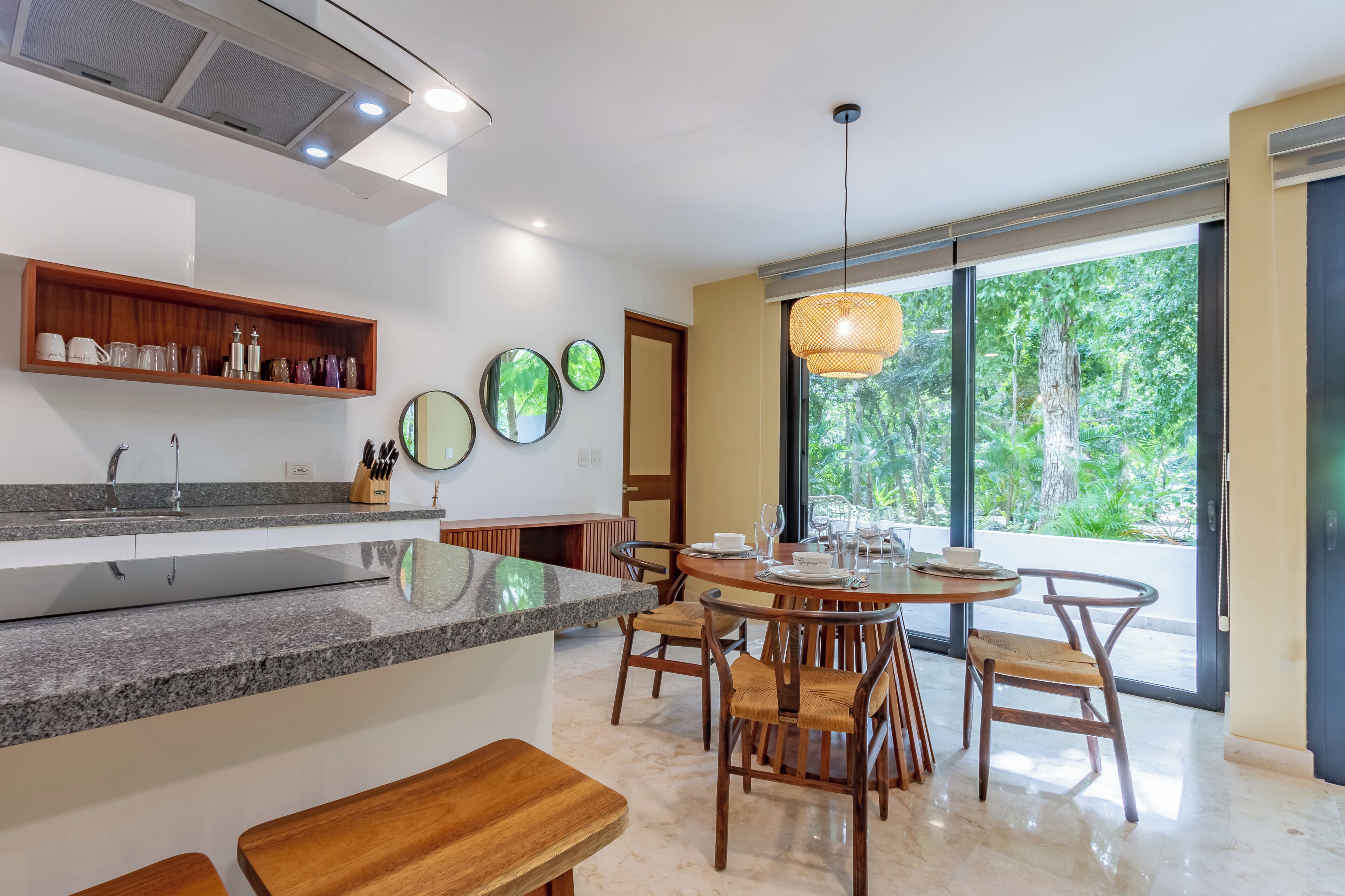 Comfort Apartment, Multiple Beds | In-room dining