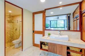 Comfort Apartment, Balcony | Bathroom | Towels - Tropical Retreat Pools Golf Gym  (Akumal)