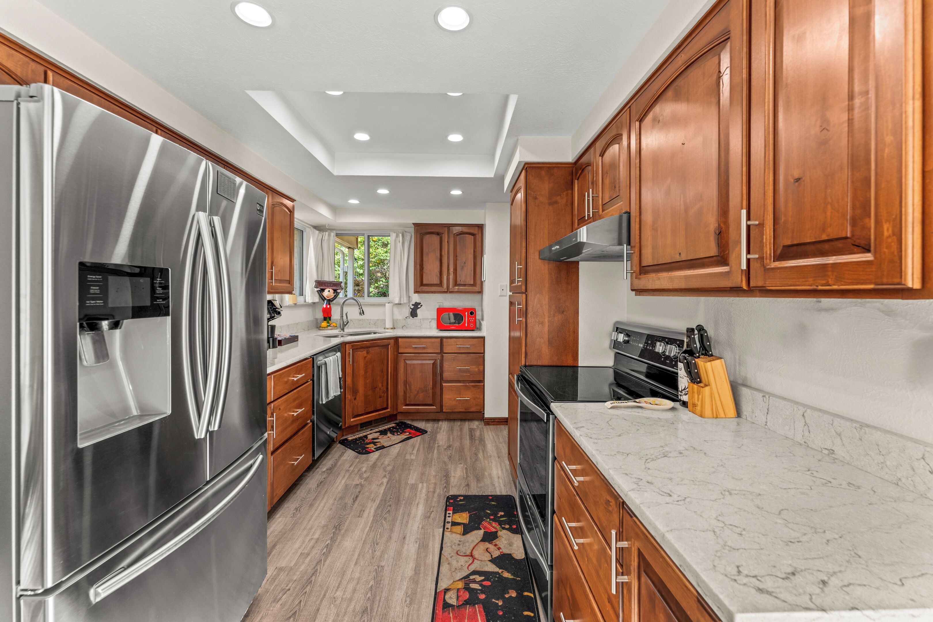 Micro-ondes, four, plaque de cuisson, lave-vaisselle